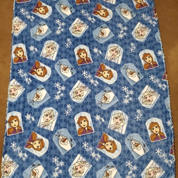 Handmade Disney Frozen Braided Edge Super Soft Fleece Throw XL 53" x 68" SALE - Picture 3 of 7